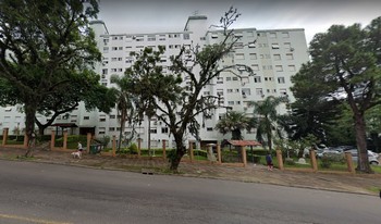Condomínio Do Conjunto Residêncial Jardim Dos Jacarandás Bloco Cinco em Porto Alegre