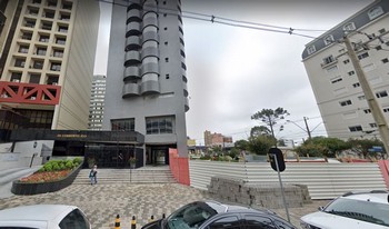 Condomínio Corrientes em Curitiba