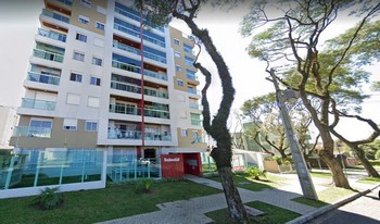 Condomínio Residêncial Menilmontant em Curitiba