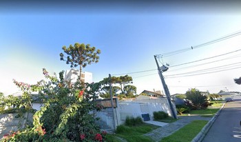 Condomínio Village Da Araucária em Curitiba