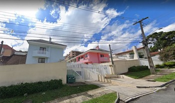 Condomínio Village Montese em Curitiba