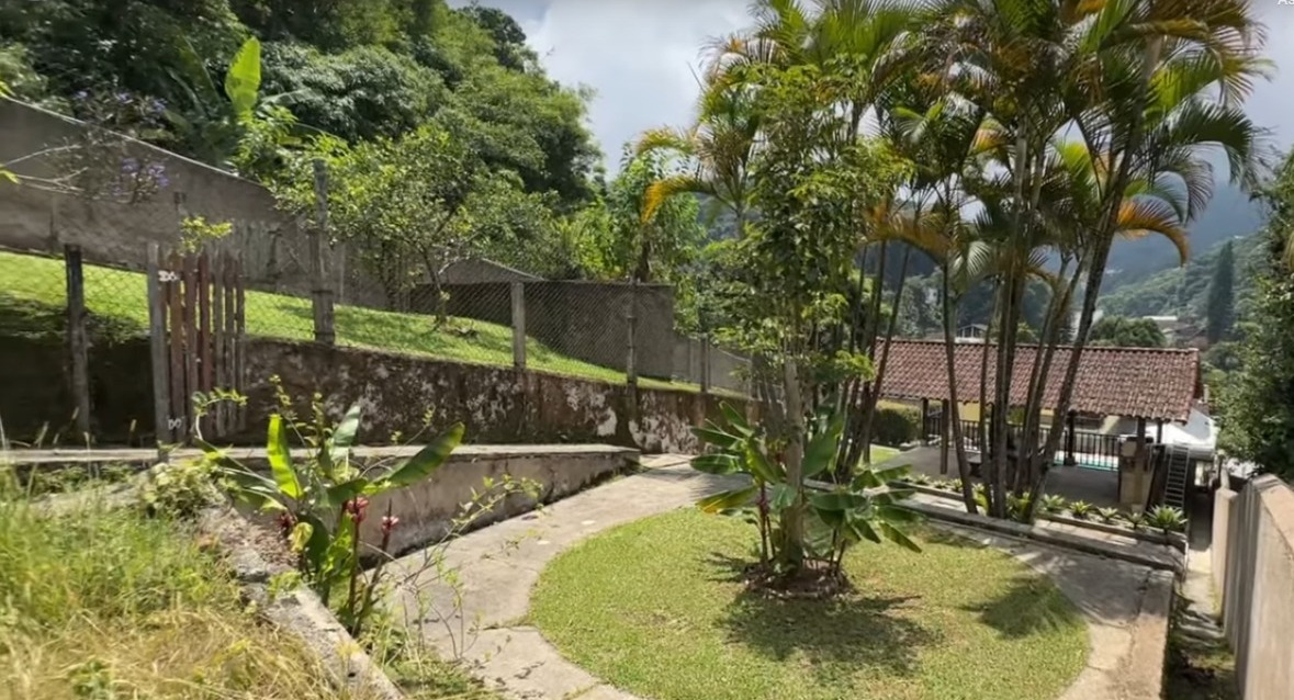 Imagem Casa com 4 Quartos à Venda, 441 m² em Castelanea - Petrópolis
