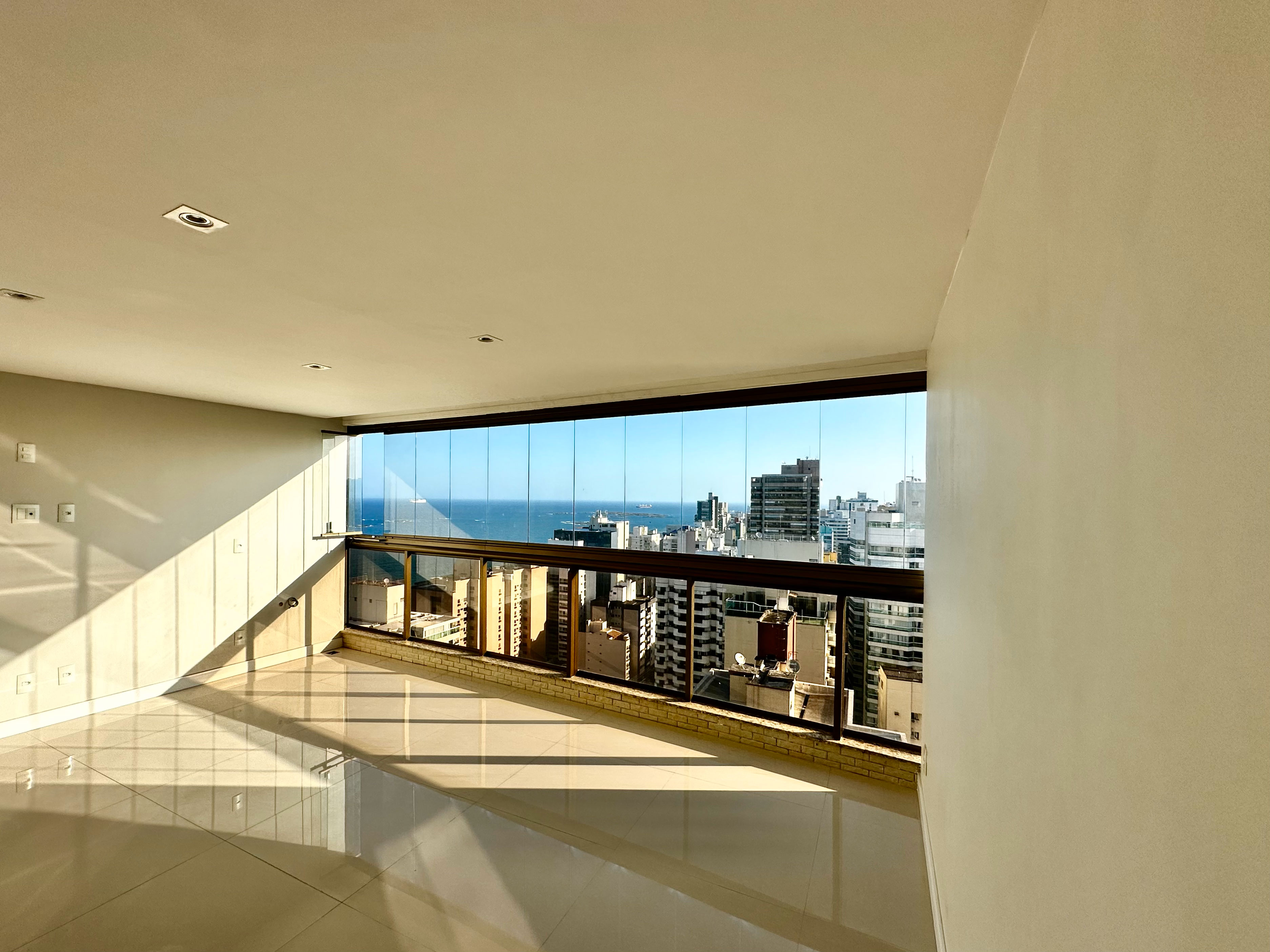 Imagem Apartamento com 4 Quartos à Venda, 198 m²em Praia da Costa - Vila Velha