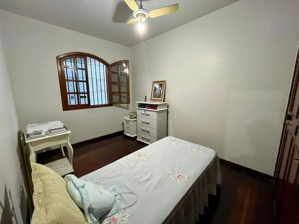 Imagem Casa com 4 Quartos à Venda, 177 m² em Itapoã - Belo Horizonte