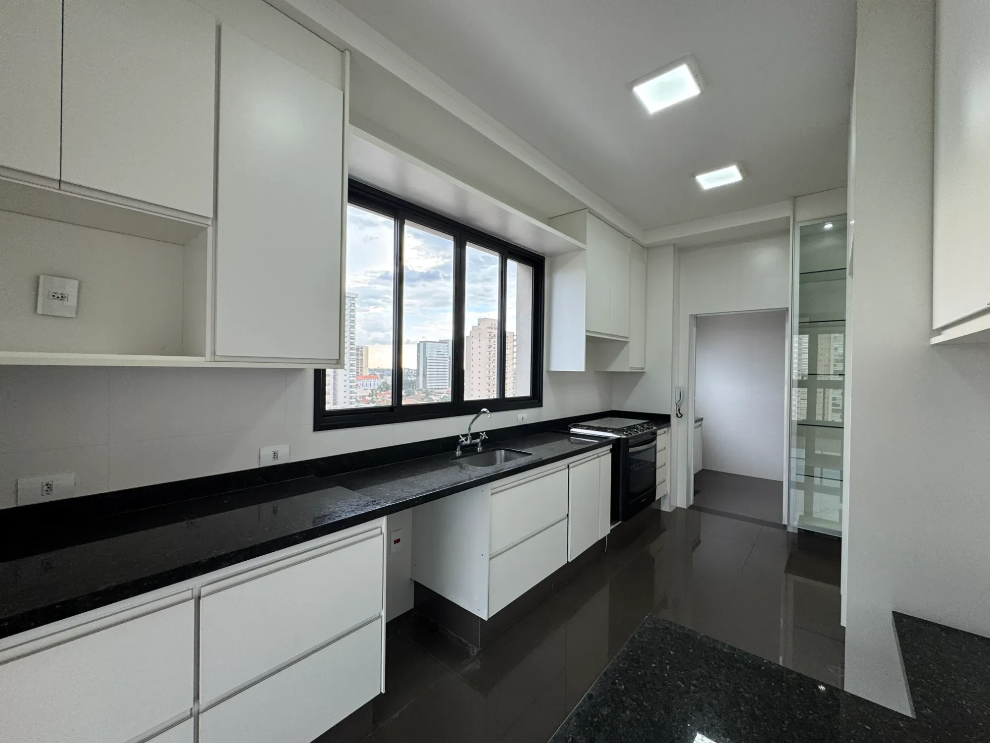 Imagem Apartamento com 3 Quartos para Alugar, 204 m² em Centro - Araçatuba