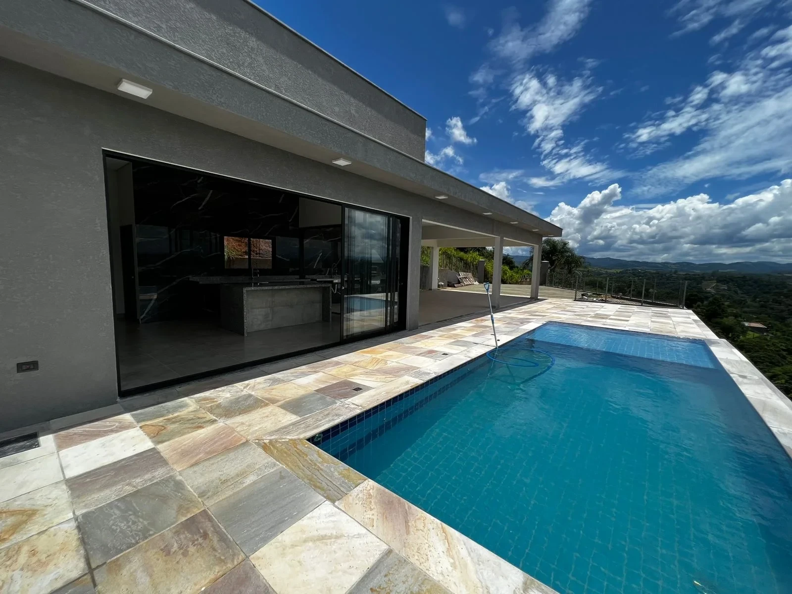 Casa de Condomínio à Venda, 380 m² em Santa Isabel - Santa Isabel