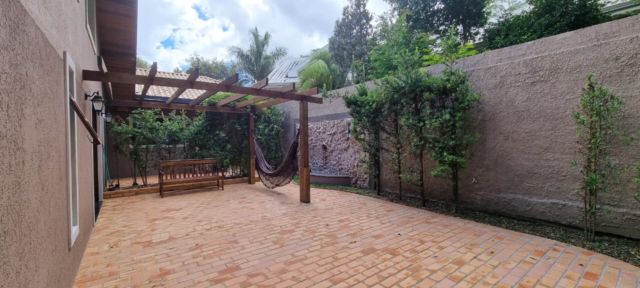 Foto do imóvel: Casa com 3 Quartos à Venda, 258 m² em Butiatuvinha - Curitiba