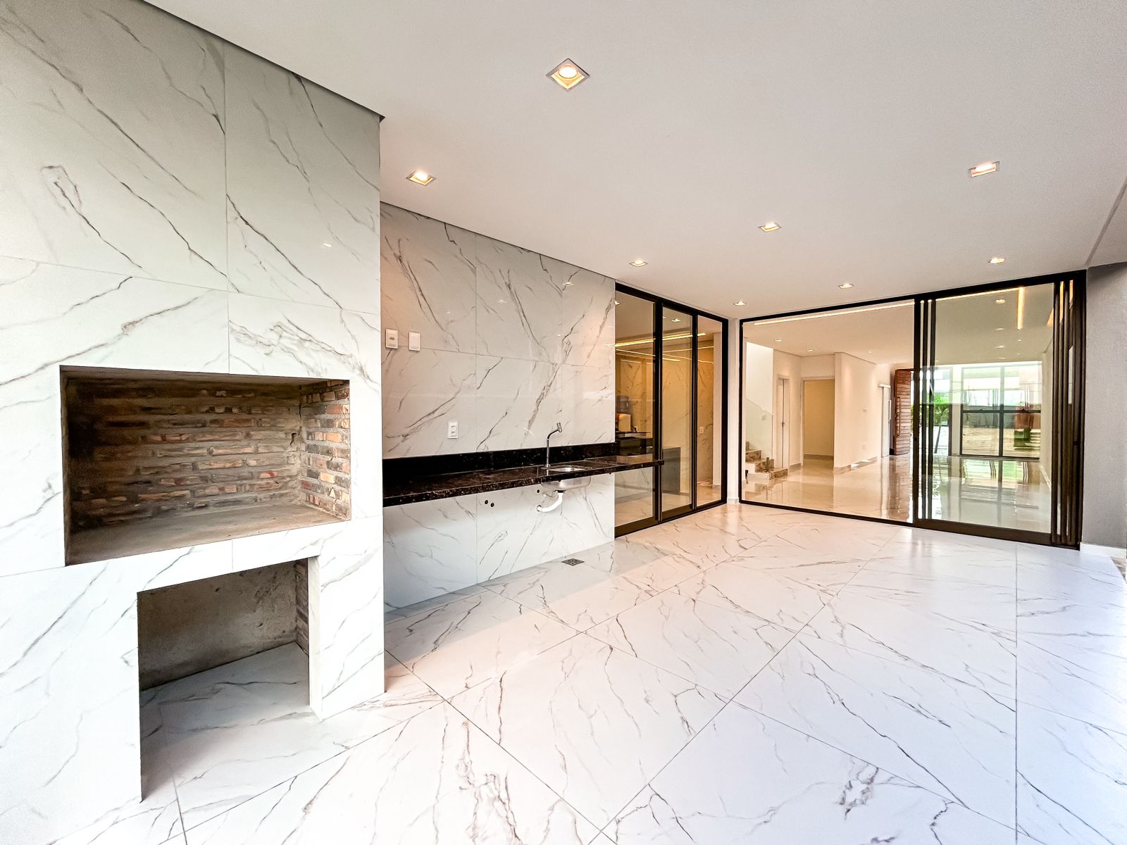 Imagem Casa de Condomínio com 5 Quartos à Venda, 252 m² em Cidade Alpha - Eusébio