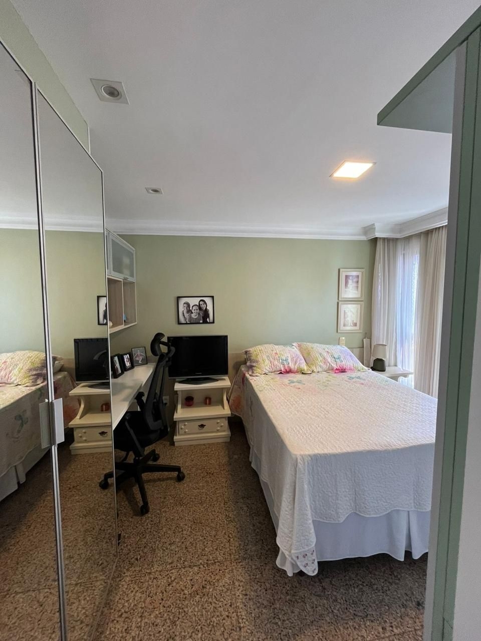 Imagem Apartamento com 4 Quartos à Venda, 175 m²em Meireles - Fortaleza