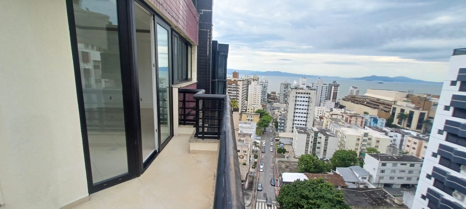 Imagem Cobertura com 3 Quartos à Venda, 240 m²em Centro - Florianópolis