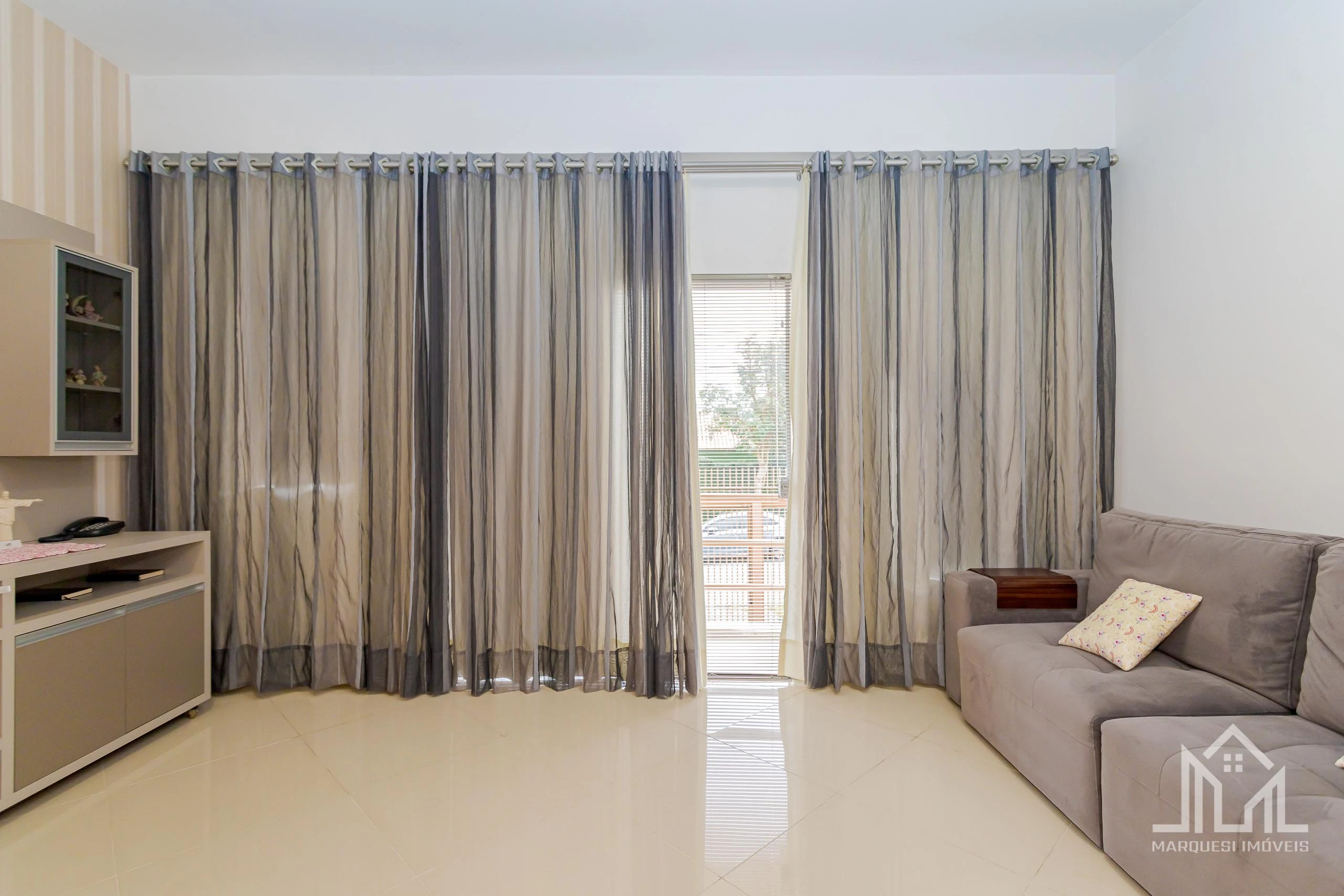 Imagem Casa com 3 Quartos à Venda, 241 m² em Guabirotuba - Curitiba
