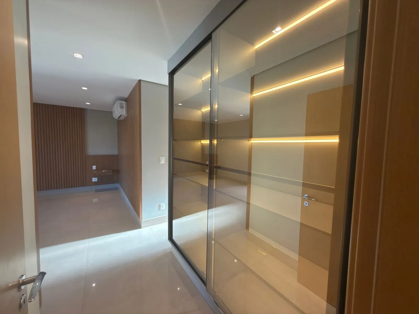Imagem Apartamento com 4 Quartos para Alugar, 257 m² em Jardim Sumaré - Araçatuba