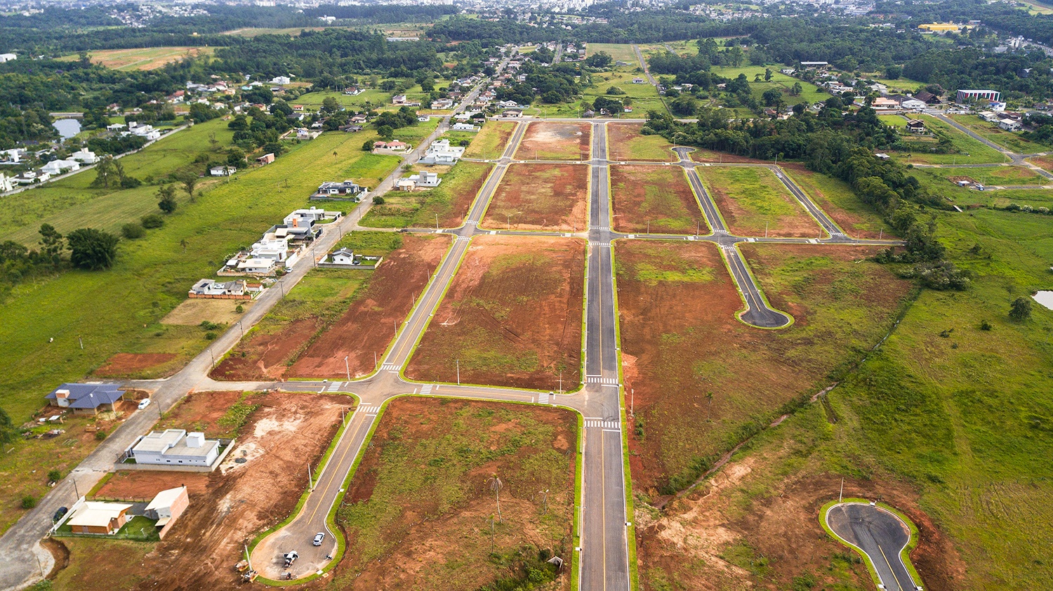 Imagem Terreno à Venda, 461 m²em Primeira Linha - Criciúma