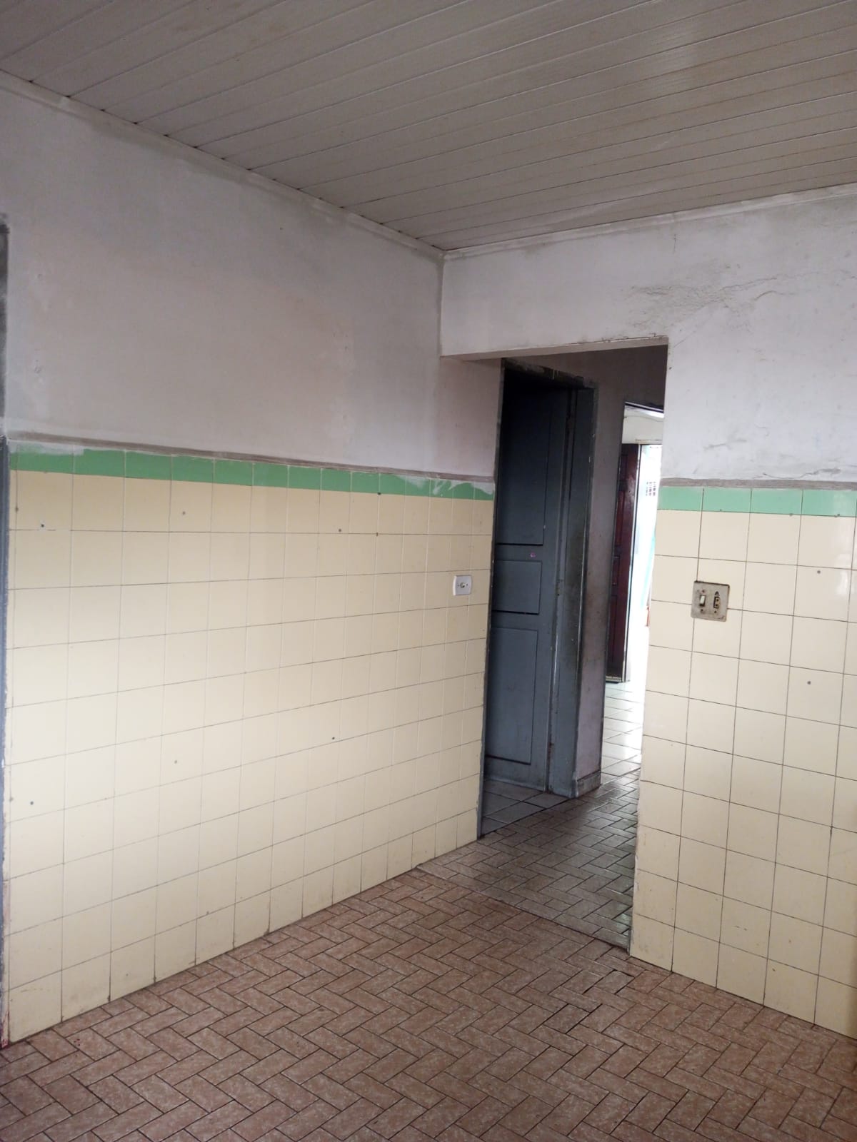 Imagem Casa com 2 Quartos para Alugar, 250 m² em Vila Serralheiro - São Paulo