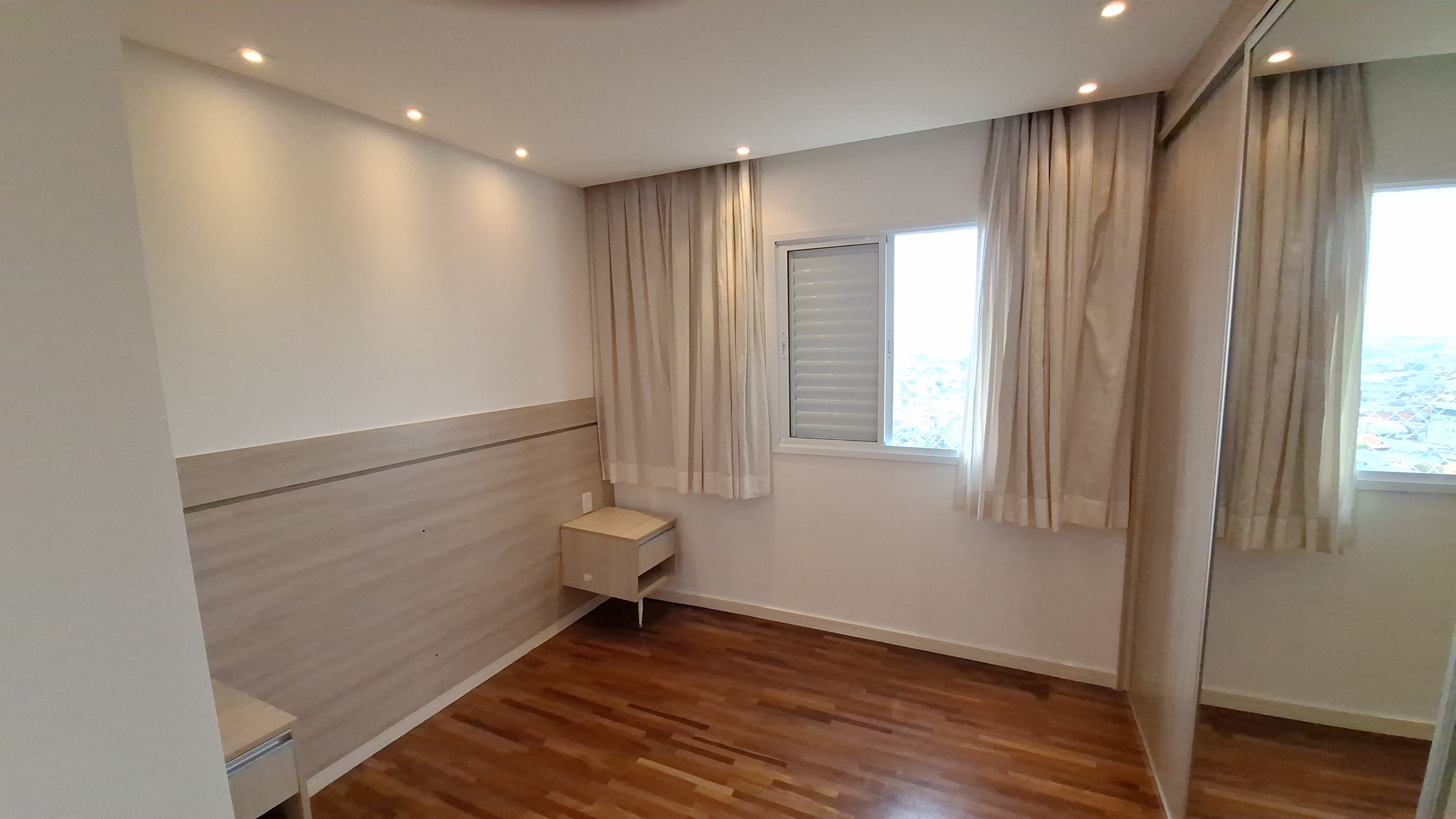 Imagem Apartamento com 3 Quartos à Venda, 85 m²em Jardim Tupanci - Barueri