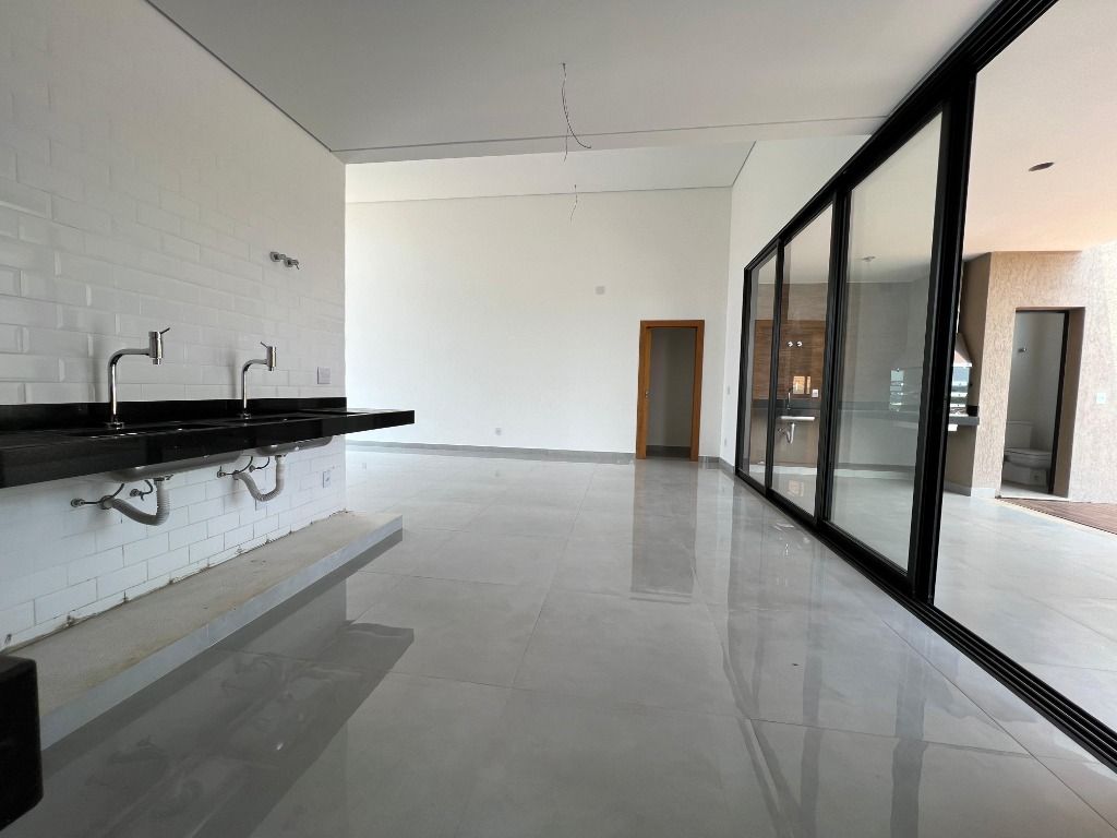 Imagem Casa de Condomínio com 4 Quartos à Venda, 200 m² em  - 