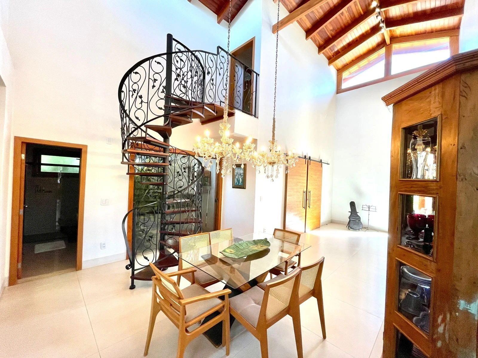 Imagem Casa de Condomínio com 4 Quartos para Alugar, 250 m² em Jardins Munique - Goiânia