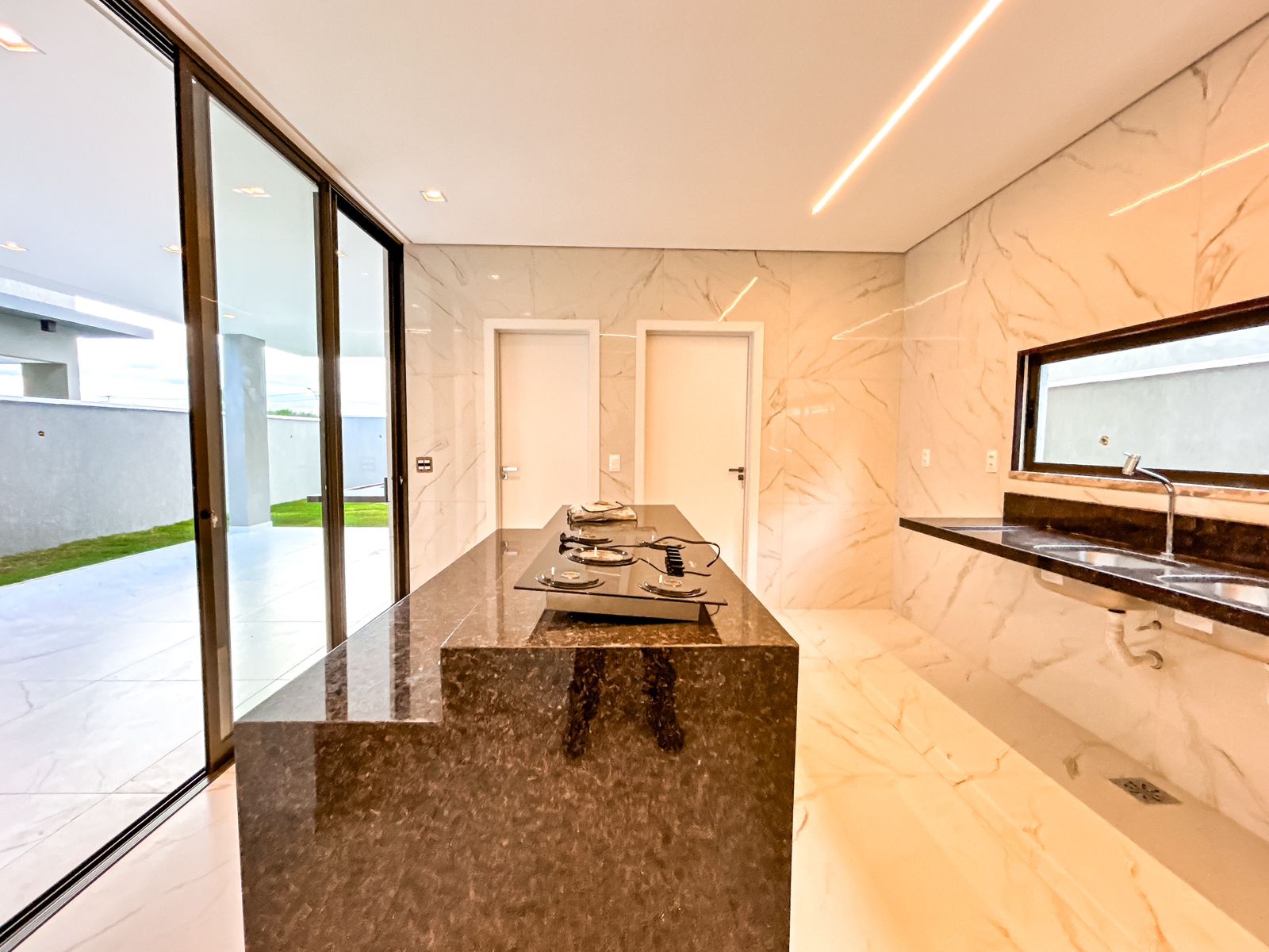 Imagem Casa de Condomínio com 5 Quartos à Venda, 252 m² em Cidade Alpha - Eusébio