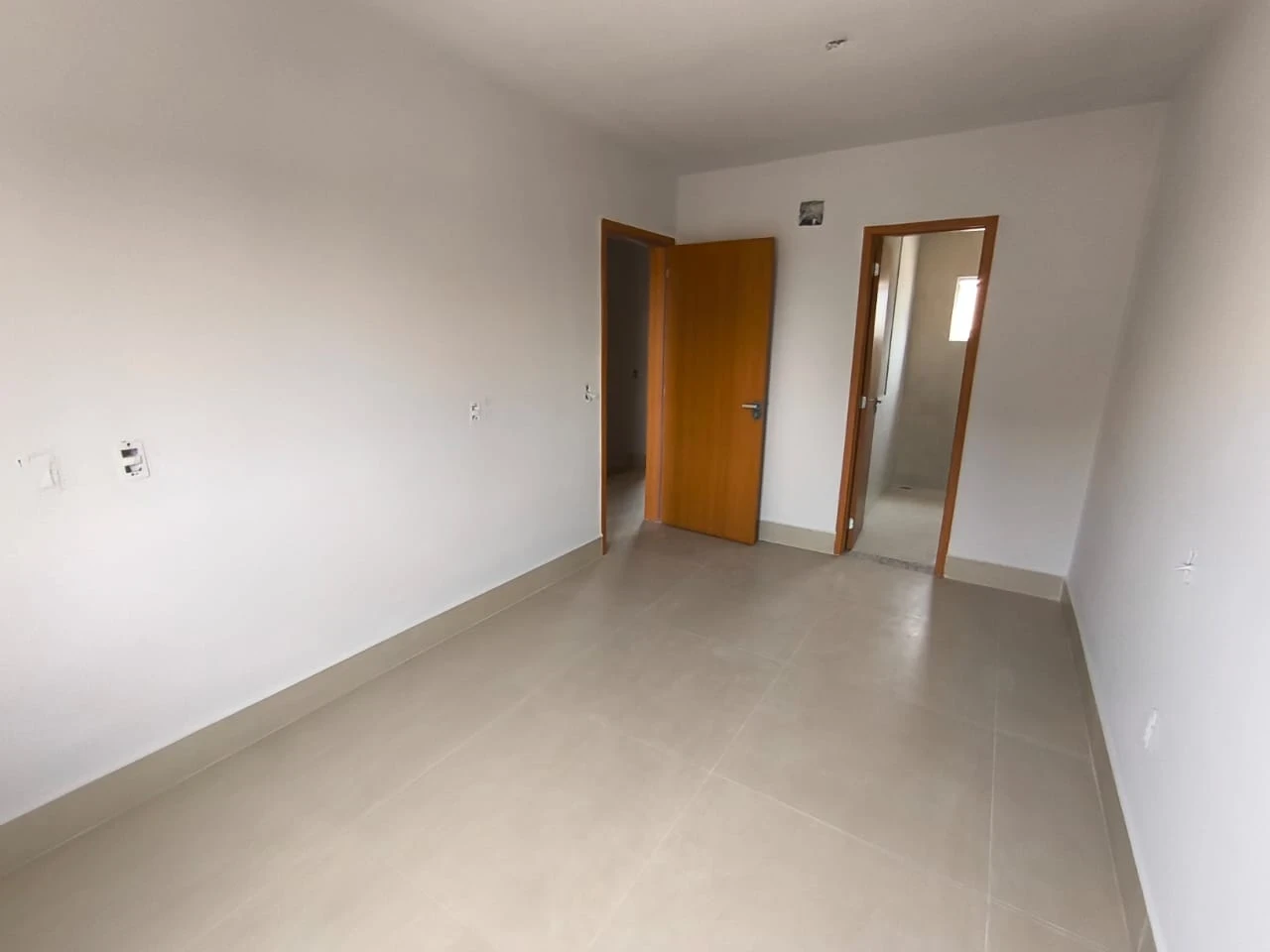 Imagem Casa de Condomínio com 3 Quartos à Venda, 135 m² em Sítios Santa Luzia - Aparecida de Goiânia
