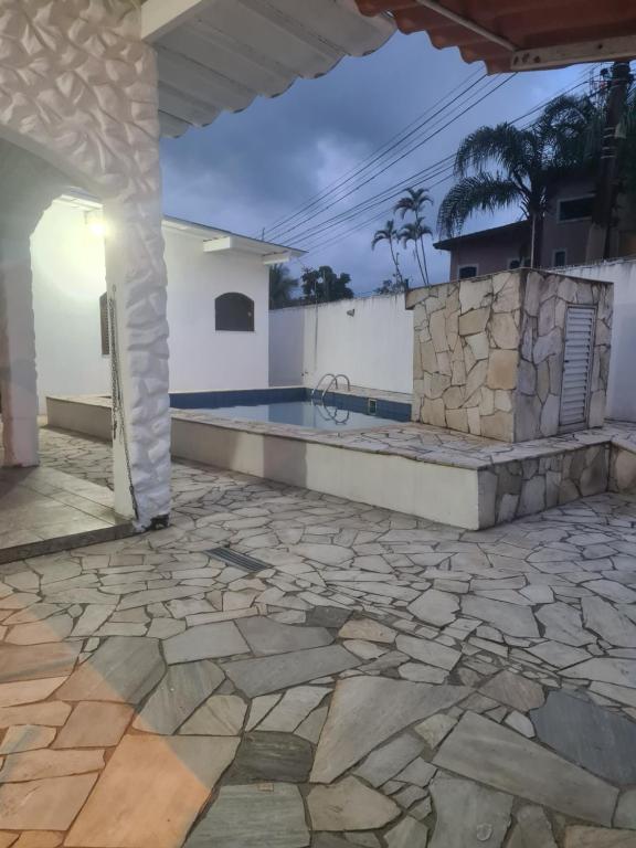 Imagem Casa com 4 Quartos para Temporada, 300 m²em Jardim Virgínia - Guarujá