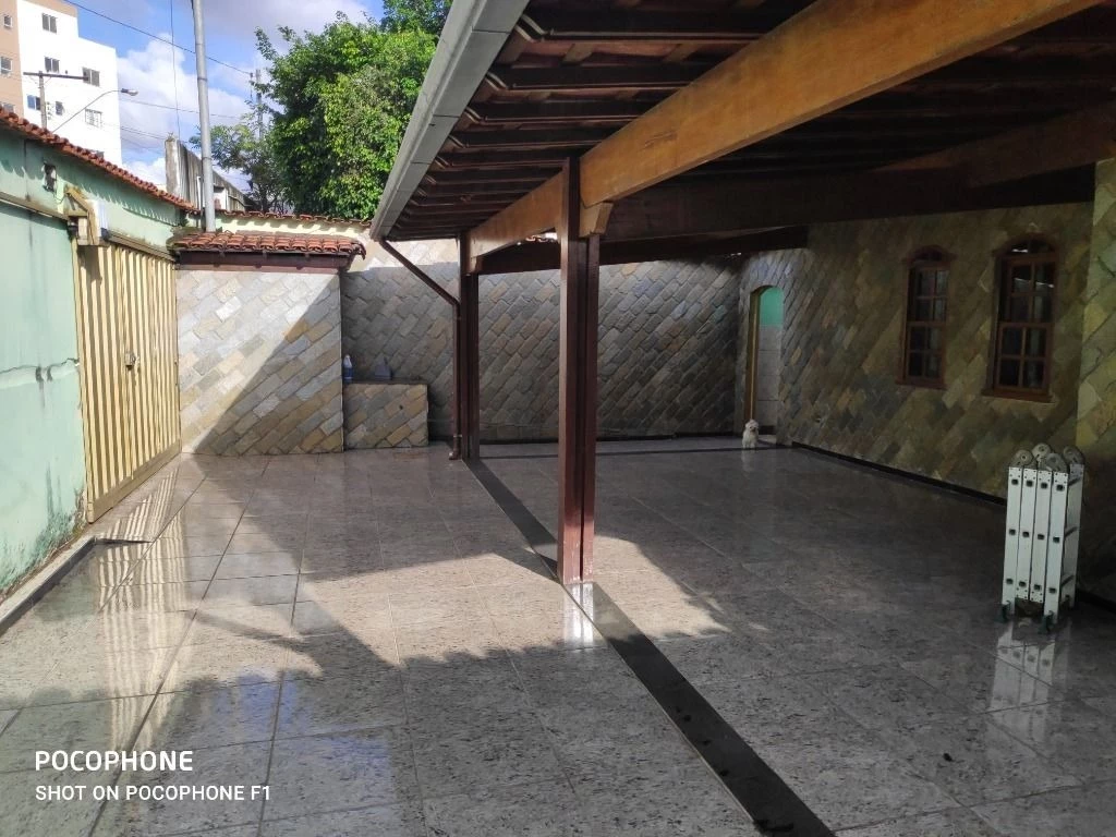 Casa com 5 Quartos à Venda, 290 m² em Parque Xangri-Lá - Contagem
