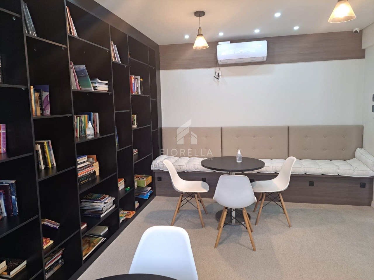 Imagem Apartamento com 2 Quartos à Venda, 63 m²em Centro - São José