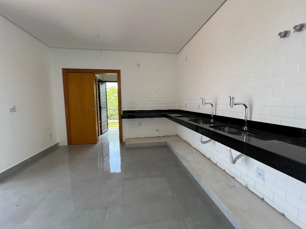 Imagem Casa de Condomínio com 4 Quartos à Venda, 200 m² em  - 