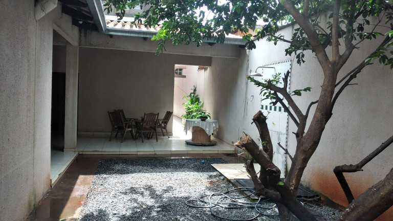 Imagem Sobrado com 4 Quartos à Venda, 358 m²em Residencial Balneário - Goiânia