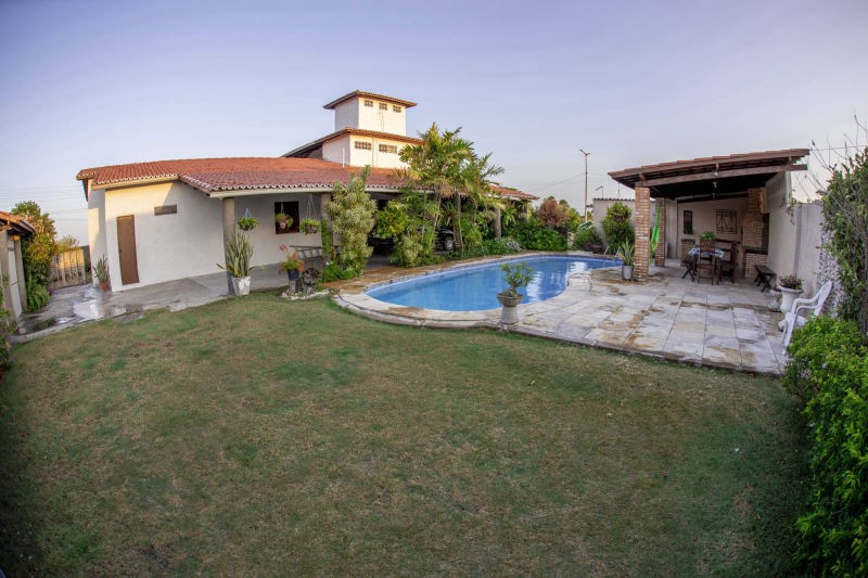 Imagem Casa com 6 Quartos à Venda, 412 m² em Pacheco - Caucaia