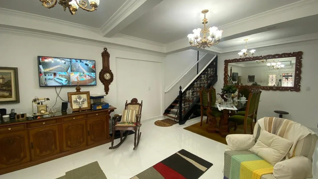 Imagem Sobrado com 4 Quartos à Venda, 214 m² em Encruzilhada - Santos