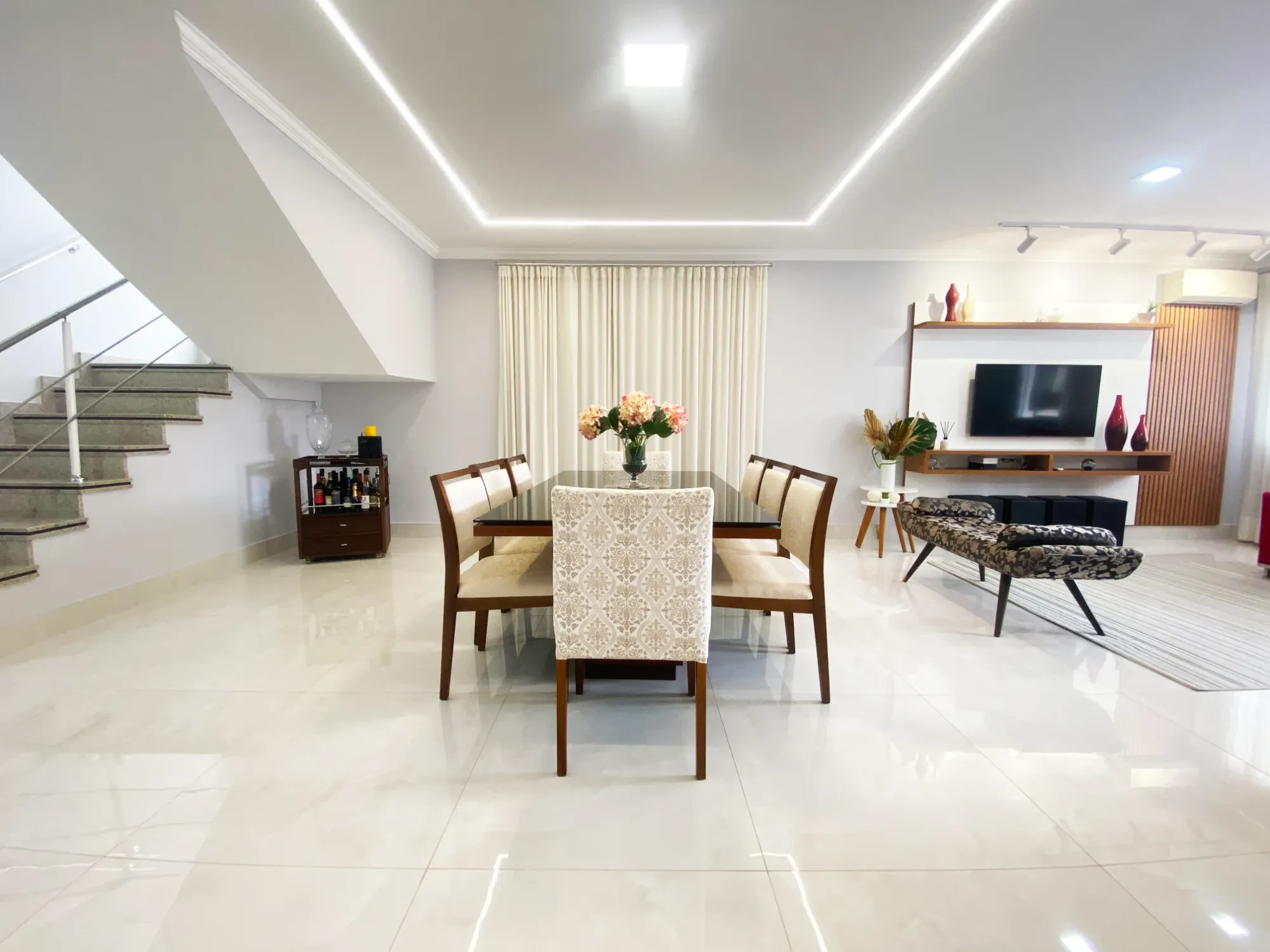Imagem Casa de Condomínio com 5 Quartos à Venda, 450 m² em Jardim das Colinas - São José dos Campos