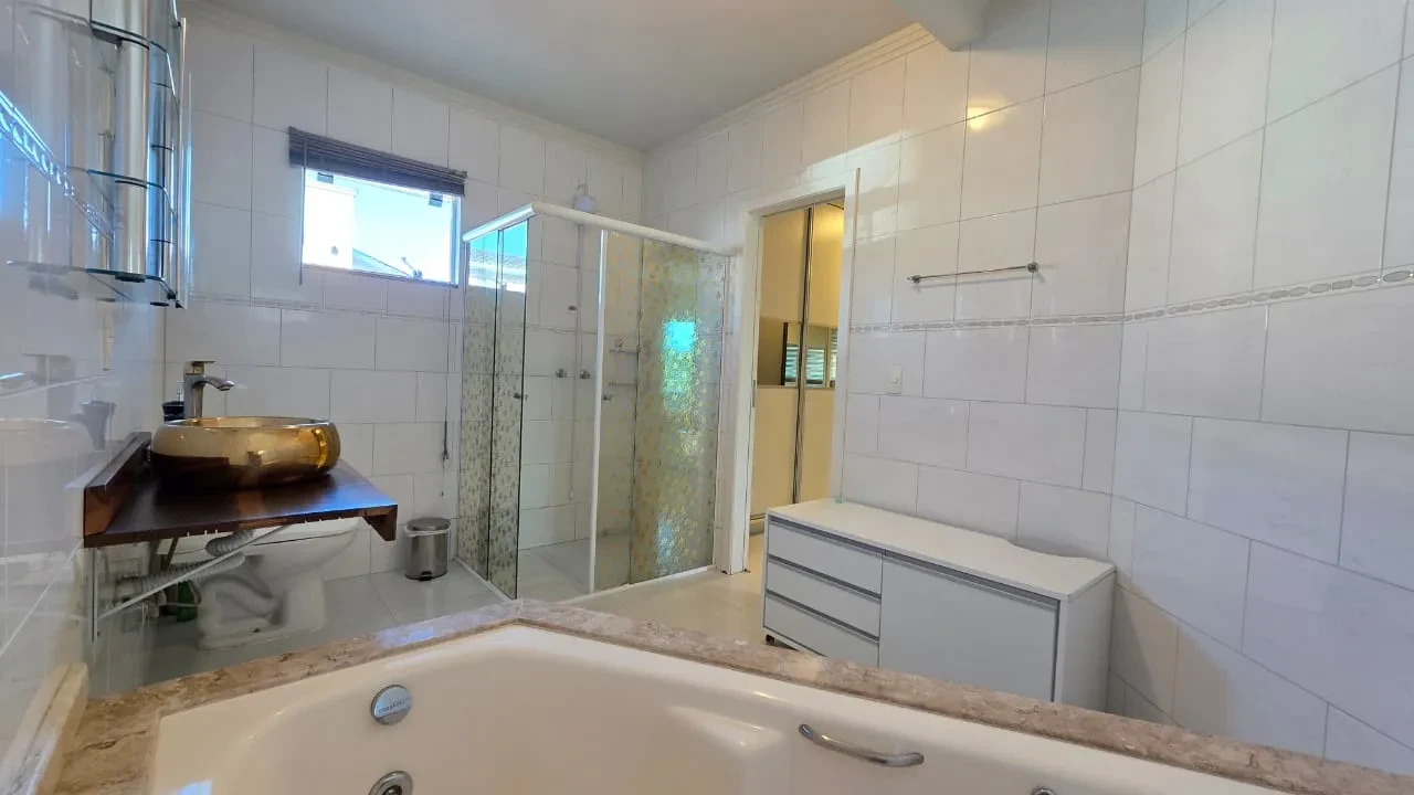 Foto do imóvel: Casa com 4 Quartos à Venda ou Locação, 378 m² em Pedra Branca - Palhoça