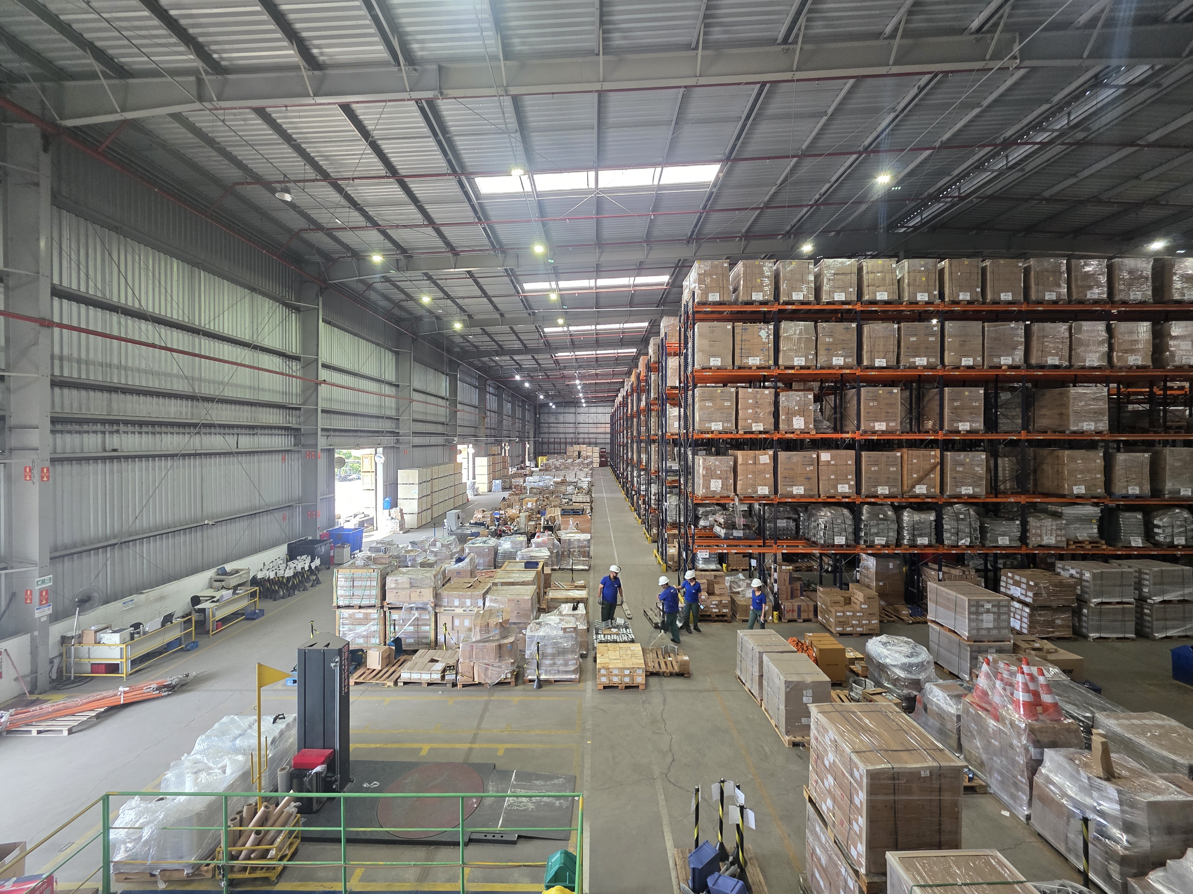 Foto do imóvel: Galpão para Alugar, 7.600 m² em Jardim Vista Alegre - Embu das Artes