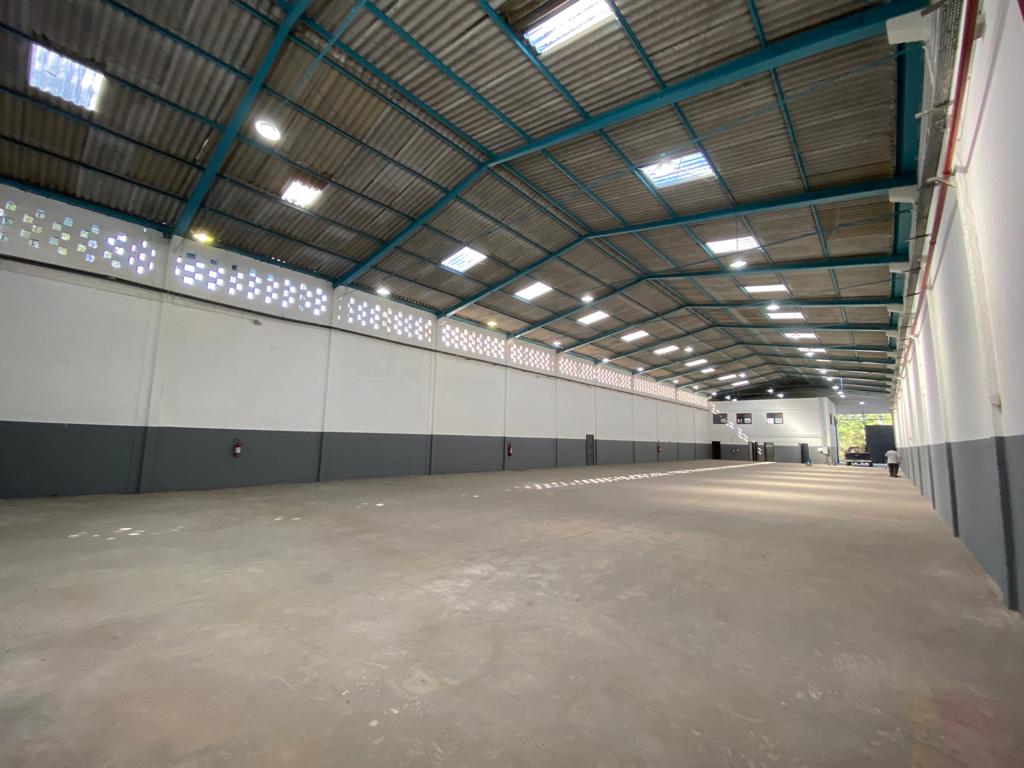 Foto do imóvel: Galpão para Alugar, 1.300 m² em Jardim Henriqueta - Taboão da Serra