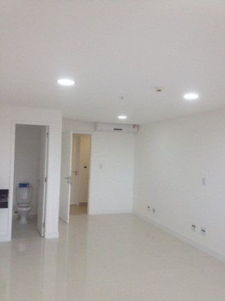 Sala Comercial à Venda, 29 m² em Caminho das Árvores - Salvador