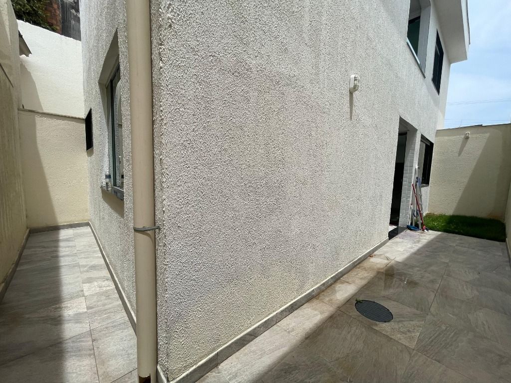 Imagem Casa com 2 Quartos à Venda, 94 m² em Santa Clara - Vespasiano