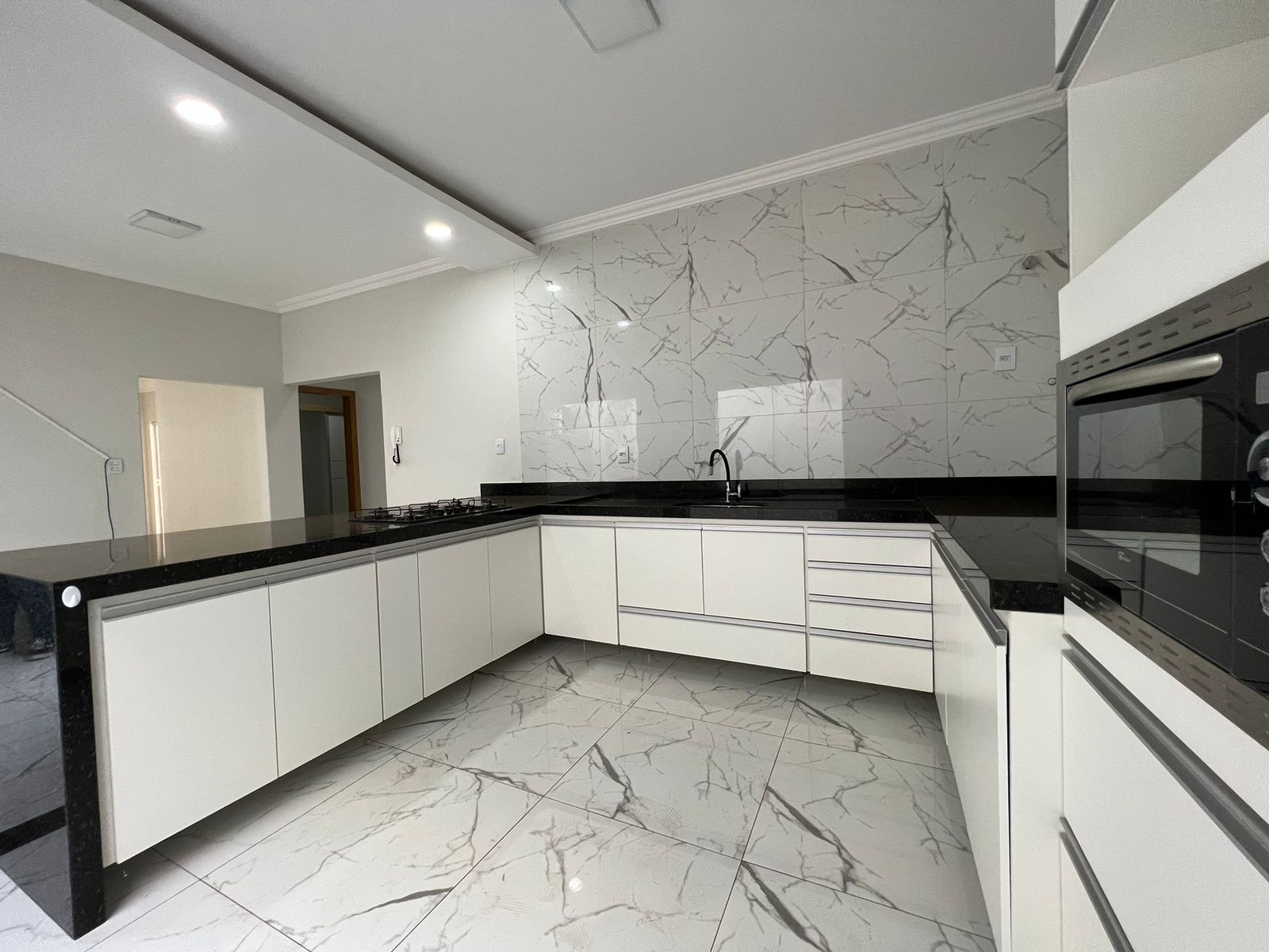 Imagem Casa com 3 Quartos à Venda, 190 m²em Saraiva - Uberlândia