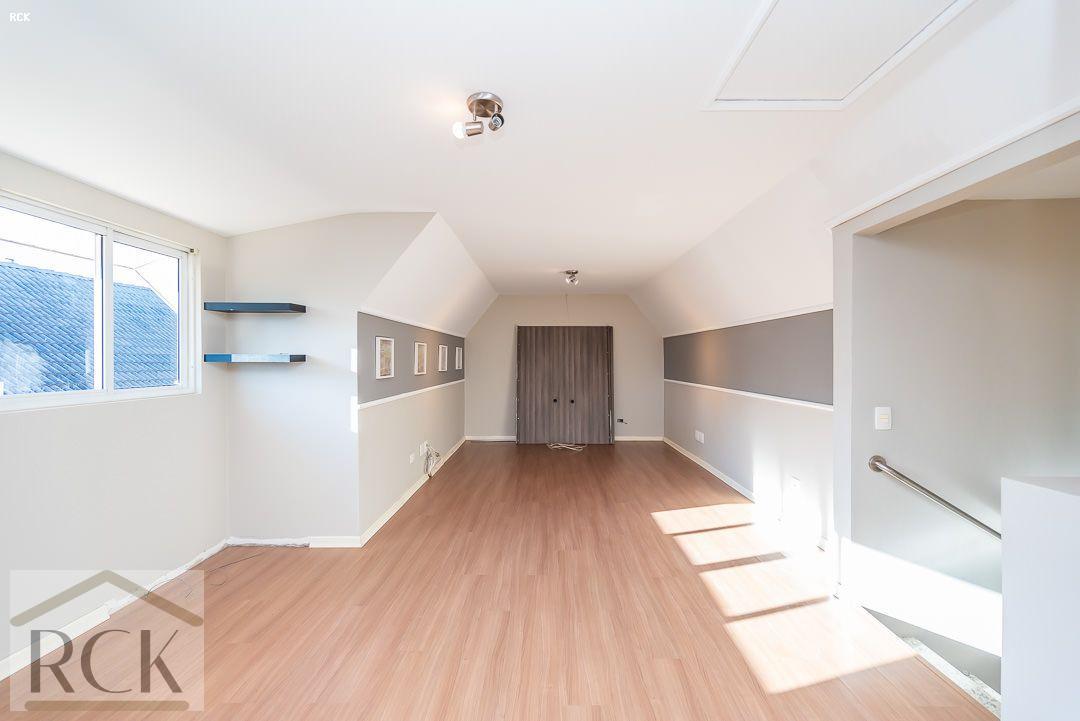 Imagem Sobrado com 3 Quartos à Venda, 162 m²em Uberaba - Curitiba