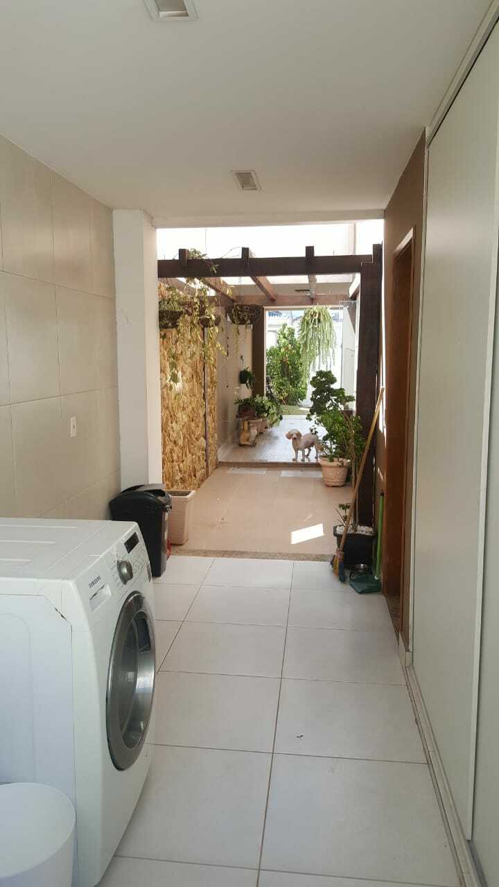 Foto do imóvel: Casa de Condomínio com 3 Quartos à Venda, 248 m² em Campo Grande - Rio de Janeiro