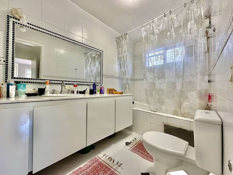 Foto do imóvel: Casa com 4 Quartos à Venda, 228 m² em Jardim Jussara - São Paulo