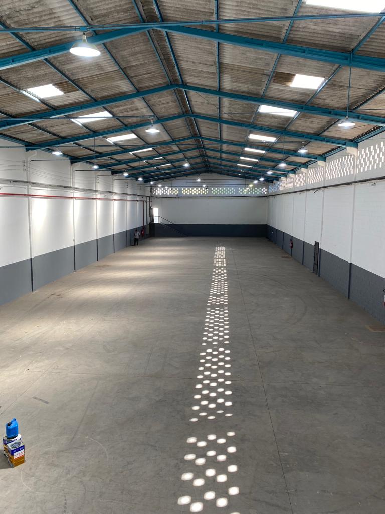 Foto do imóvel: Galpão para Alugar, 1.300 m² em Jardim Henriqueta - Taboão da Serra