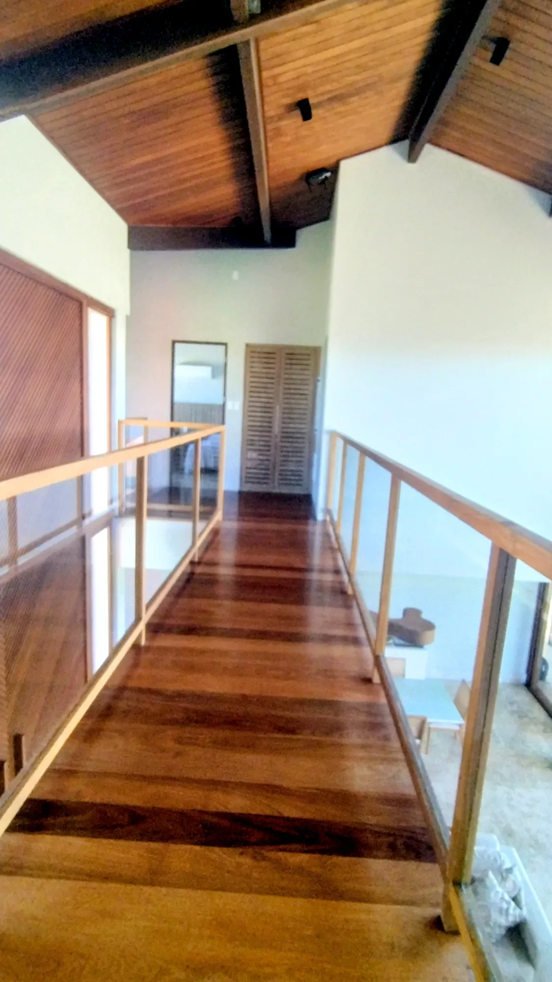 Imagem Casa alto padrão localizada em Praia do Forte condomínio com acesso ao mar Praia Bella.