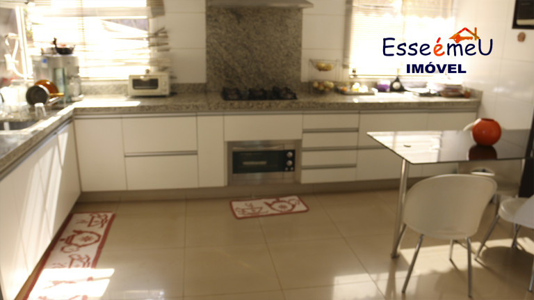 Imagem Casa de Condomínio com 4 Quartos à Venda, 295 m² em Jardins Madri - Goiânia