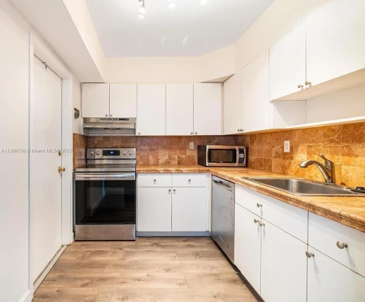 Foto do imóvel: Apartamento com 3 Quartos à Venda ou Locação, 100 m²em Alphaville Residencial Um - Barueri