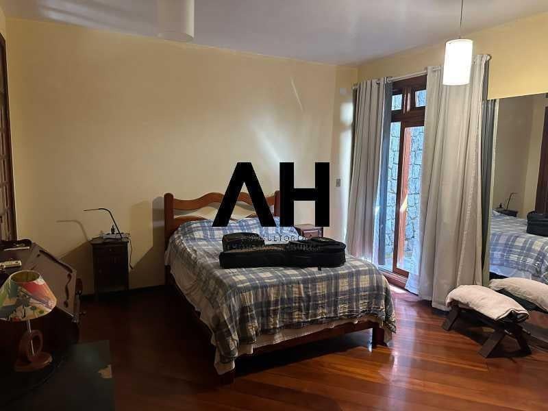 Imagem Casa com 4 Quartos à Venda, em Muriqui - Niterói