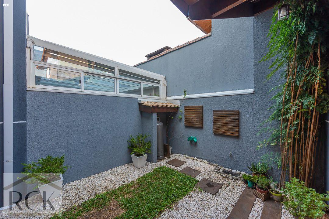 Imagem Sobrado com 3 Quartos à Venda, 162 m²em Uberaba - Curitiba
