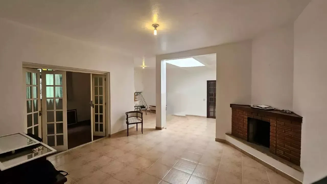 Imagem Casa com 3 Quartos à Venda, 290 m² em Centro - Embu das Artes