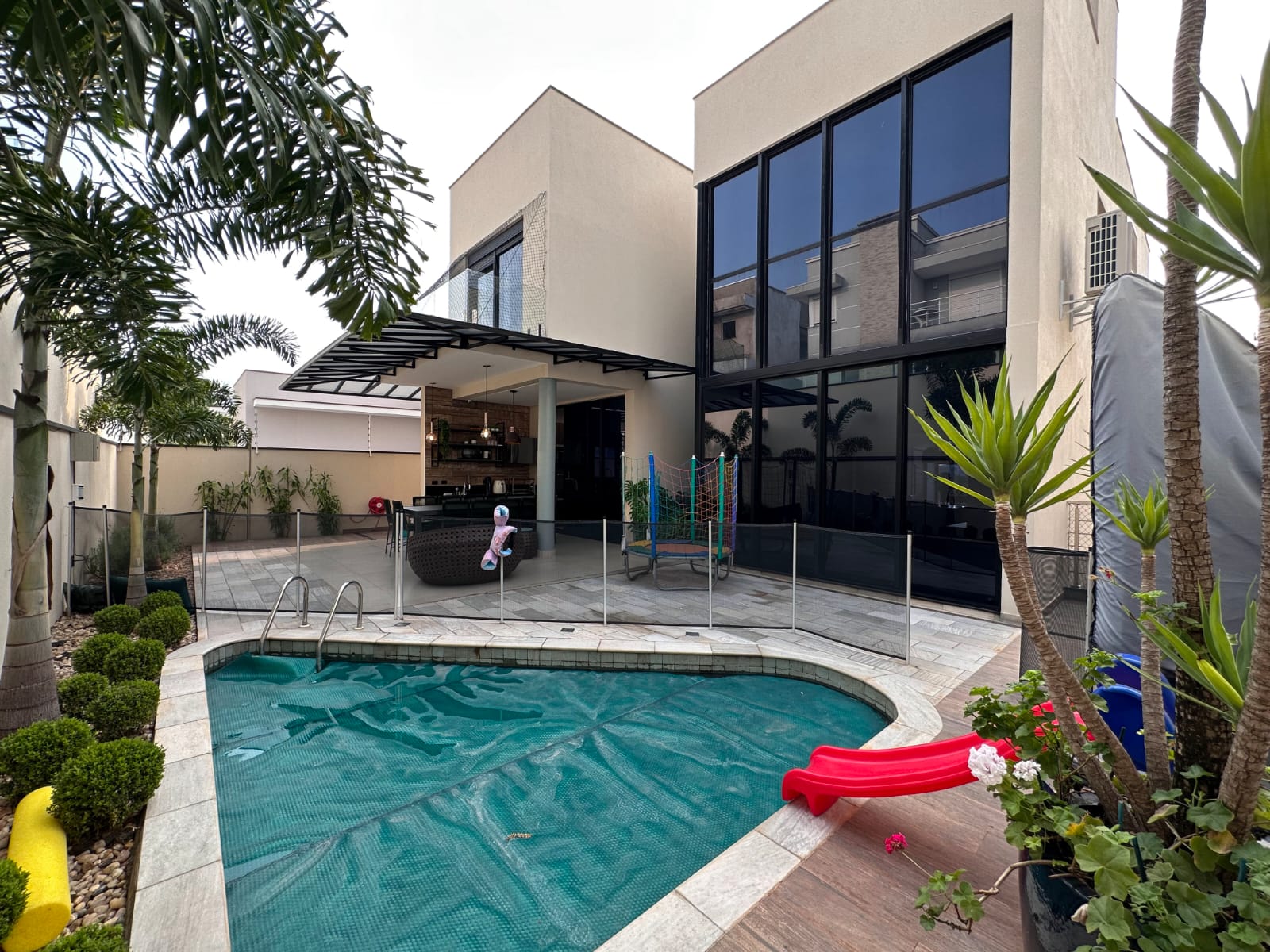 Sobrado com 4 Quartos à Venda, 395 m²em Jardim Novo Mundo - Jundiaí
