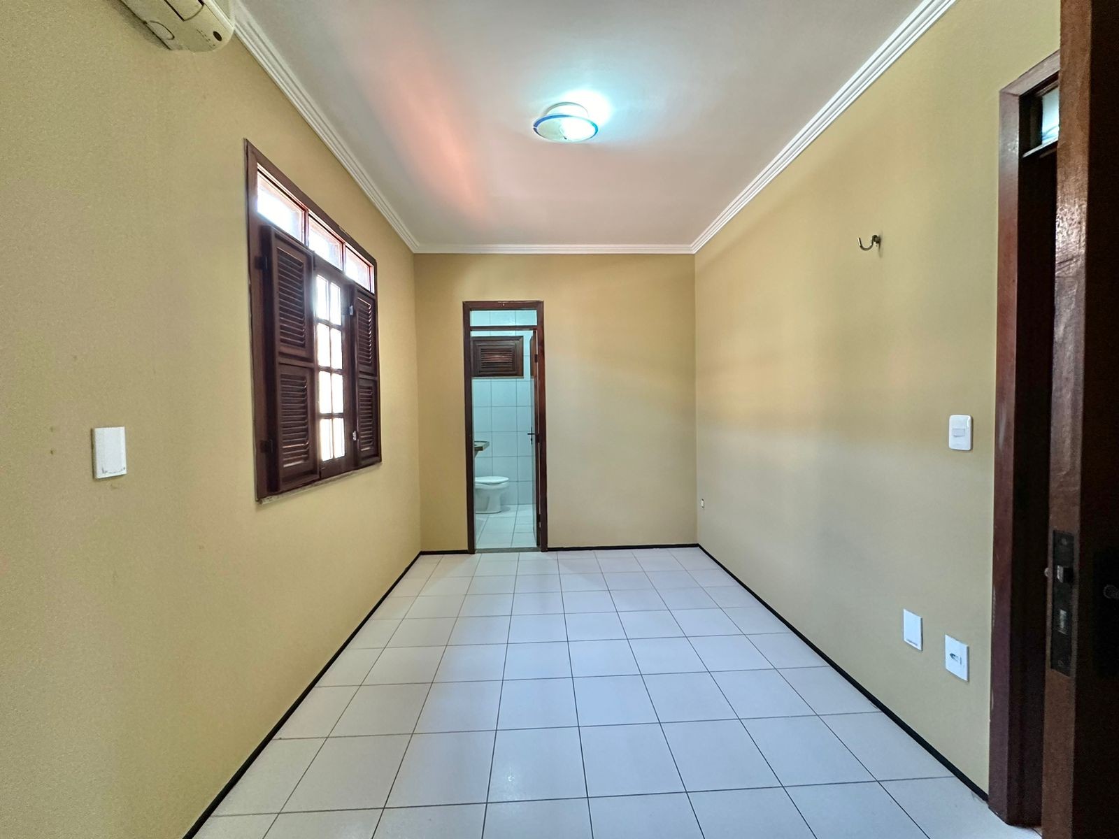 Imagem Casa de Condomínio com 4 Quartos à Venda, 134 m² em Sapiranga-Coité - Fortaleza