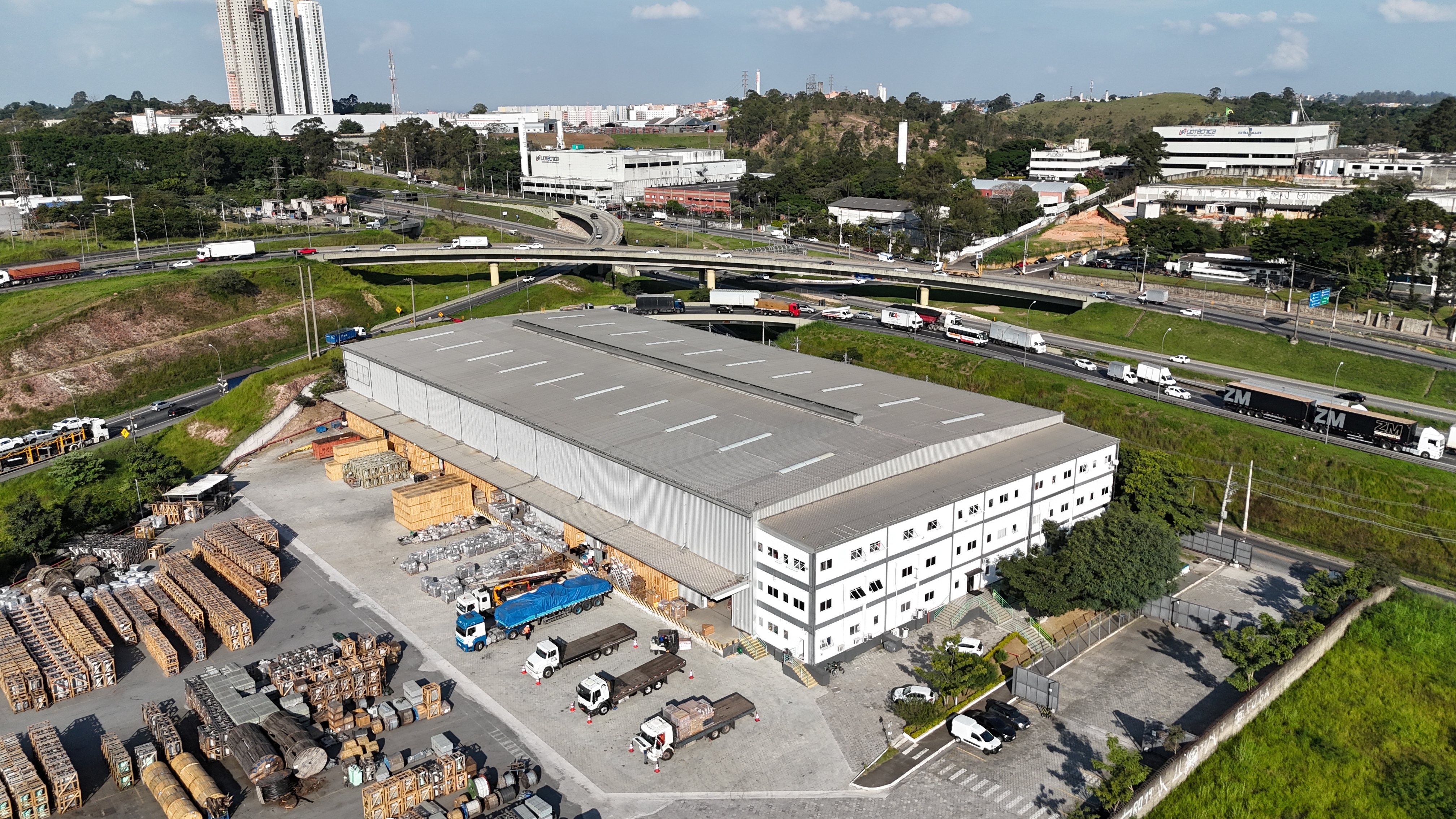 Foto do imóvel: Galpão para Alugar, 7.600 m² em Jardim Vista Alegre - Embu das Artes